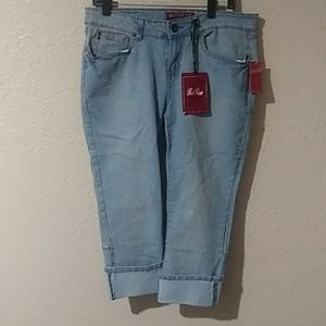 RED RIVET CAPRI JEANS SIZE 15 (NEW)